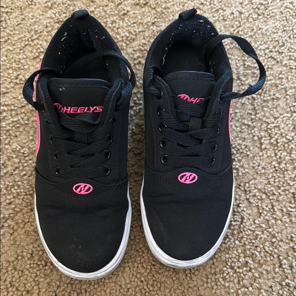 Pre-loved Heelys 3Y Girls Black and Pink Sneaker with Wheel